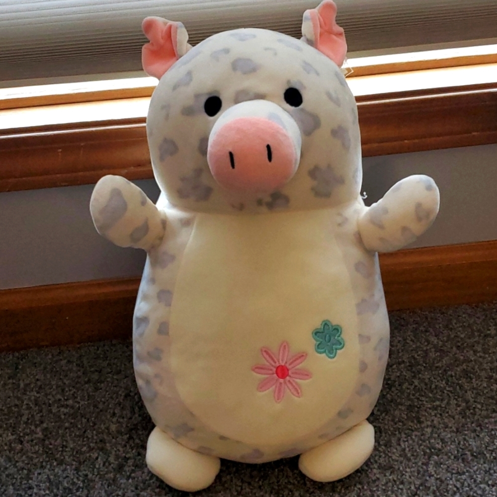 Squishmallow Hug Me spotted pig Reese